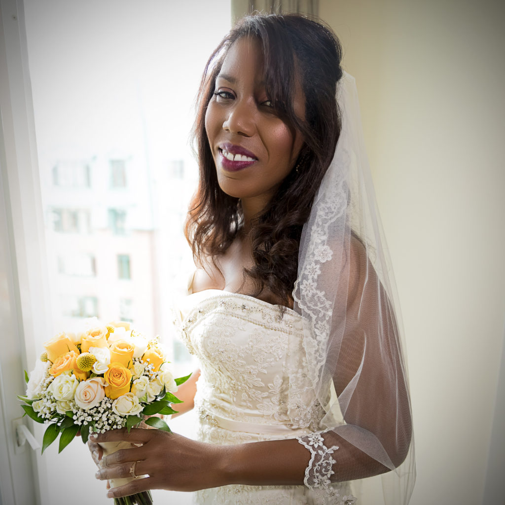 Bride with bouquet_square