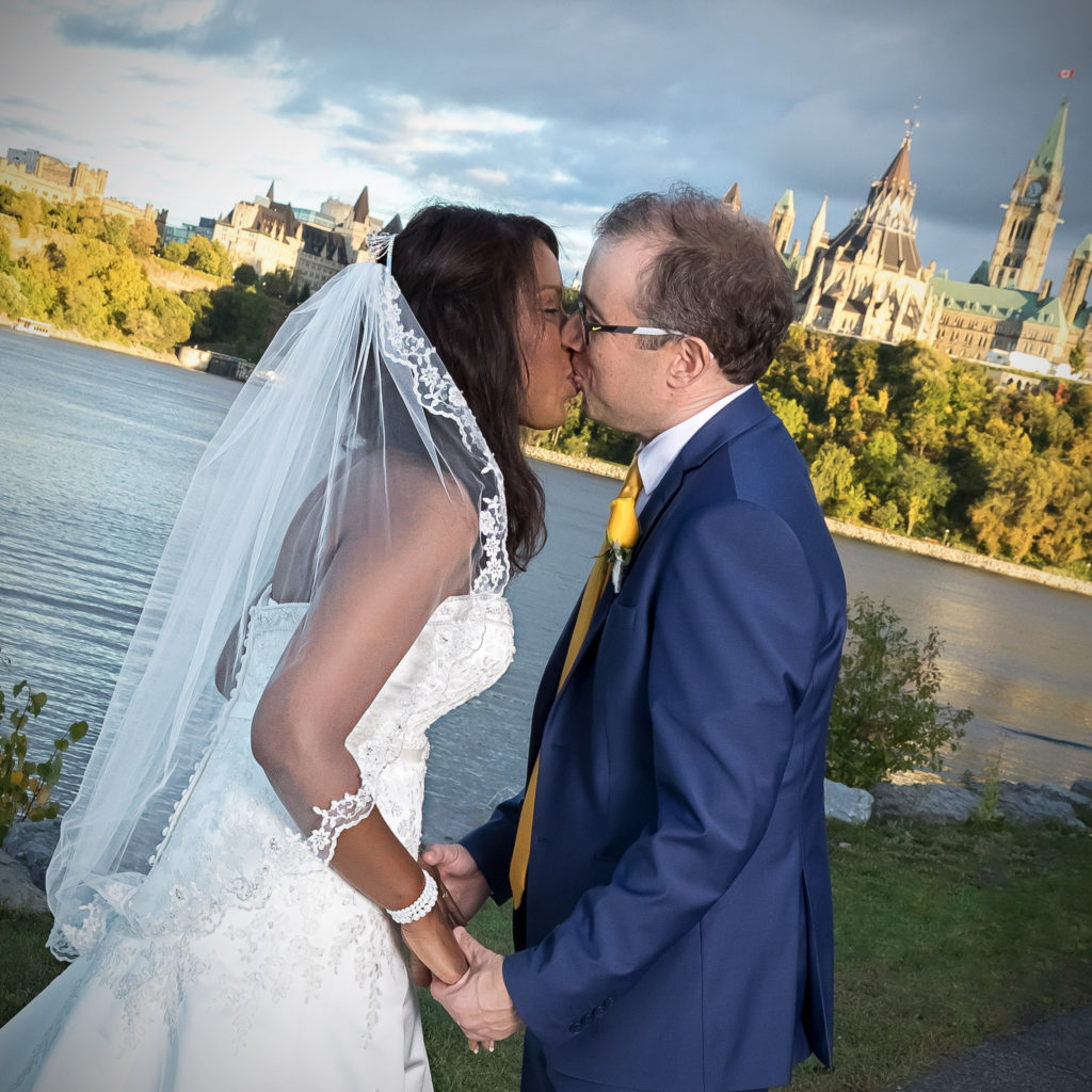 Kiss in front of Parliment_square